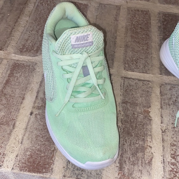 Nike Mint Green Running Shoes - Picture 15 of 15